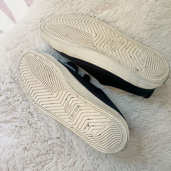 Sz 9 Cariuma Tennis Shoes - Picture 3 of 4